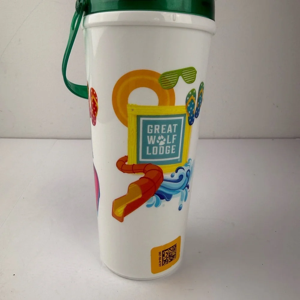 Great Wolf Lodge 24 oz. Water Park Souvenir Cup Teal Lid w/Handle Straw